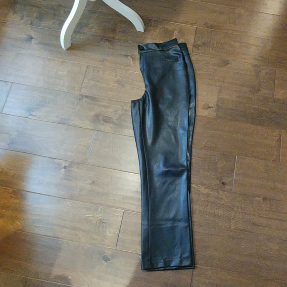 Astuces faux leather pants - Picture 2 of 8